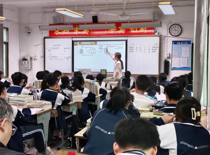 探教学之法 ——记教学开放日物理、化学、生物展示课
