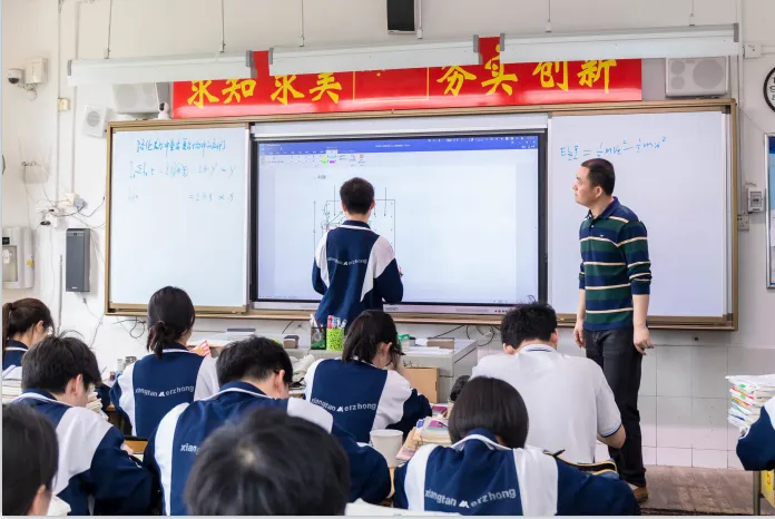 探教学之法 ——记教学开放日物理、化学、生物展示课