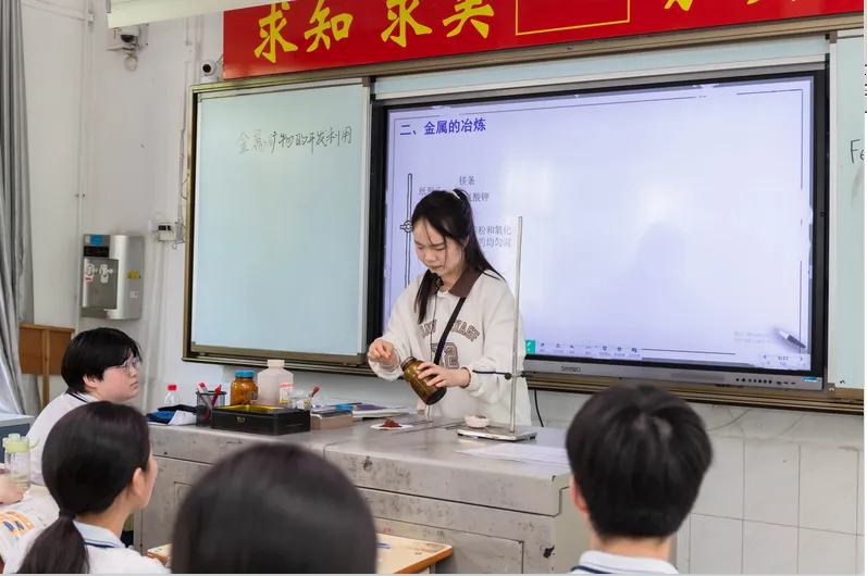 探教学之法 ——记教学开放日物理、化学、生物展示课