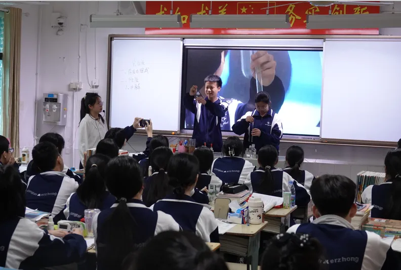 探教学之法 ——记教学开放日物理、化学、生物展示课