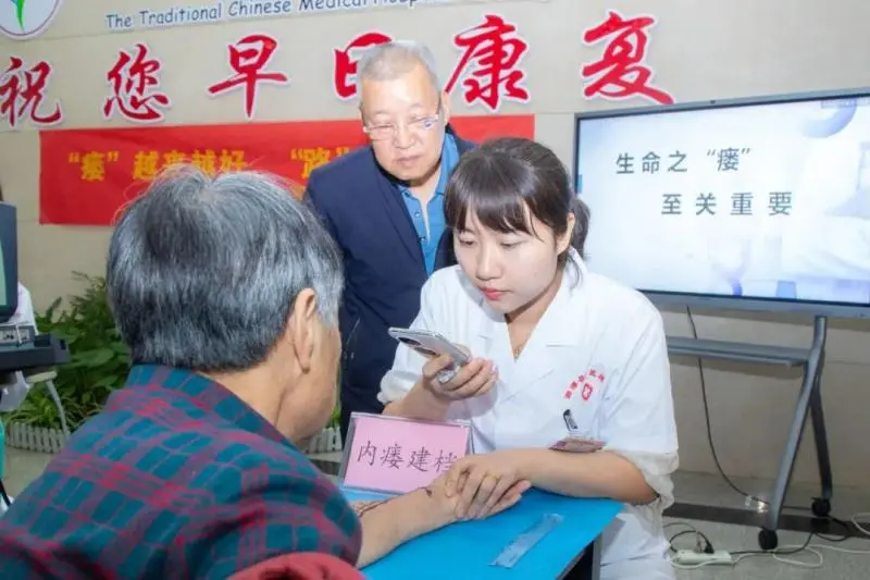 关爱血管通路 延续生命之线---湘潭县中医医院血透中心开展血管通路健康管理义诊活动 关爱血管通路 延续生命之线---湘潭县中医医院血透中心开展血管通路健康管理义诊活动