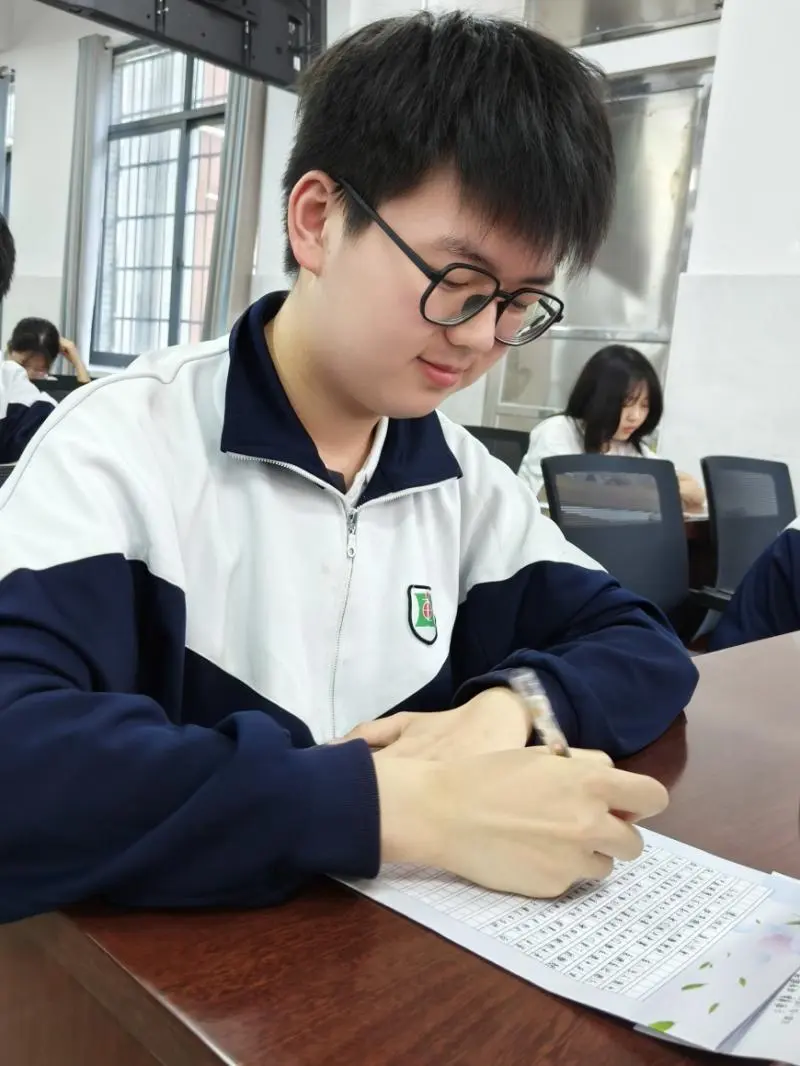 妙笔生花传正气 清风化雨润廉心 ——湘机中学举行2024年“清廉”主题现场作文比赛 妙笔生花传正气 清风化雨润廉心 ——湘机中学举行2024年“清廉”主题现场作文比赛
