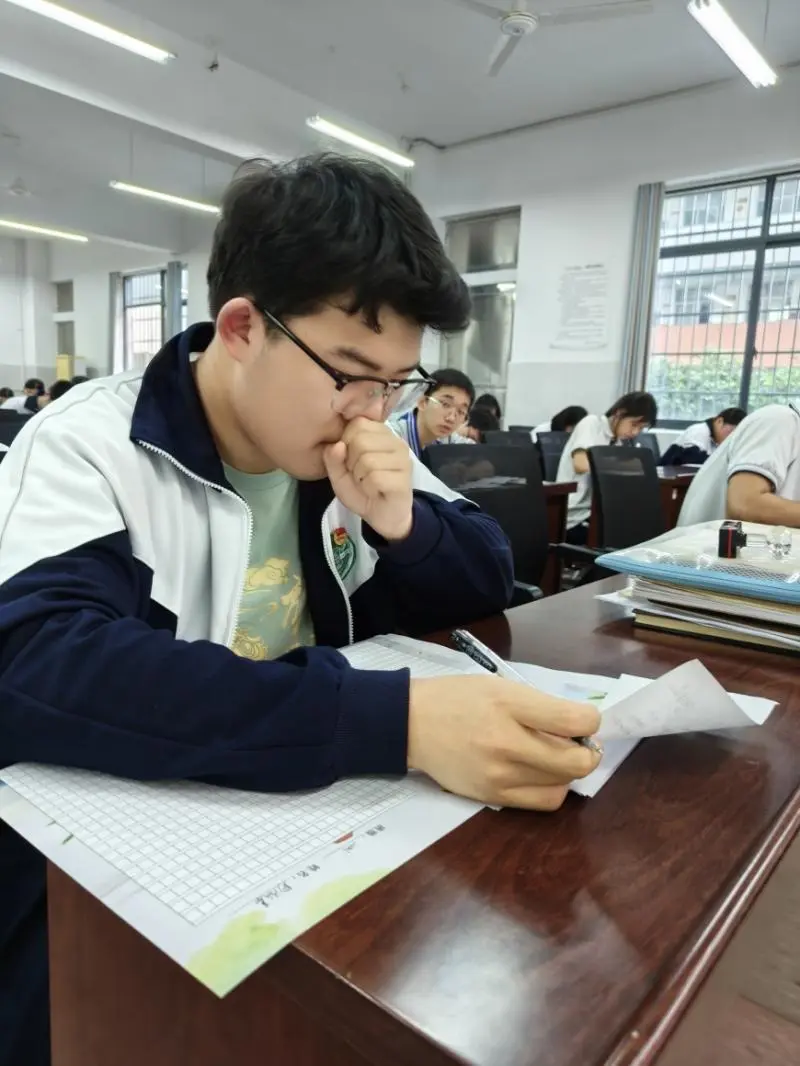 妙笔生花传正气 清风化雨润廉心 ——湘机中学举行2024年“清廉”主题现场作文比赛 妙笔生花传正气 清风化雨润廉心 ——湘机中学举行2024年“清廉”主题现场作文比赛