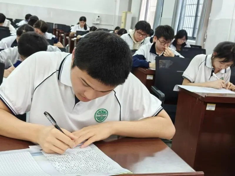妙笔生花传正气 清风化雨润廉心 ——湘机中学举行2024年“清廉”主题现场作文比赛 妙笔生花传正气 清风化雨润廉心 ——湘机中学举行2024年“清廉”主题现场作文比赛