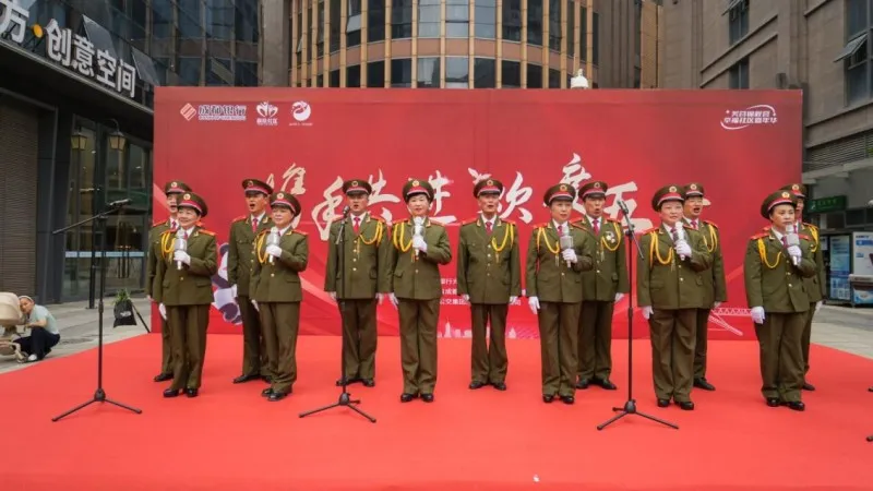 欢庆成立两周年与“五一” 成都银行光华东五路支行携手居民共筑美好社区