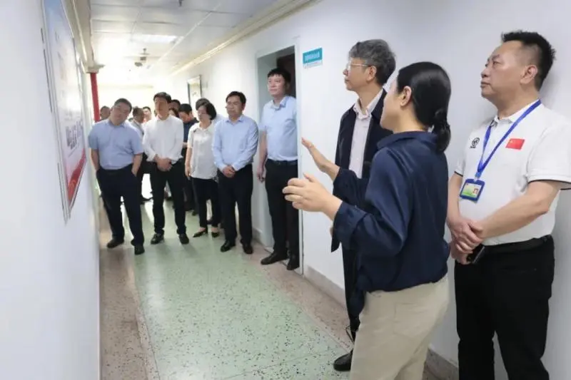 湖南大学副校长蒋健晖一行来湘潭市中心医院(湖南大学附属医院)开展调研 湖南大学副校长蒋健晖一行来湘潭市中心医院(湖南大学附属医院)开展调研