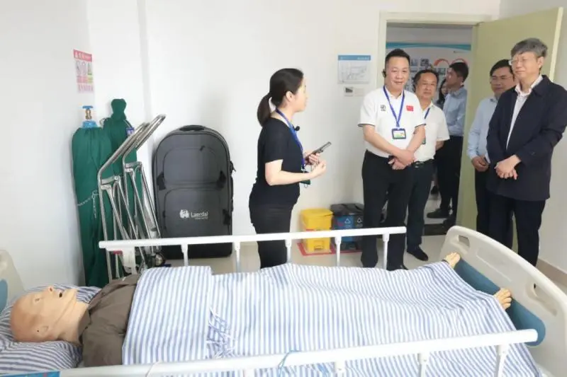 湖南大学副校长蒋健晖一行来湘潭市中心医院(湖南大学附属医院)开展调研 湖南大学副校长蒋健晖一行来湘潭市中心医院(湖南大学附属医院)开展调研
