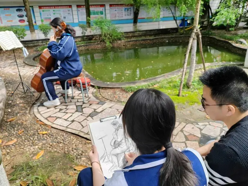 打造“三动”课堂 发展核心素养——湘潭市高中新课程改革教学开放日活动举行