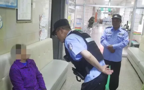 九旬老人独自外出迷路 民警几经周折送其回家