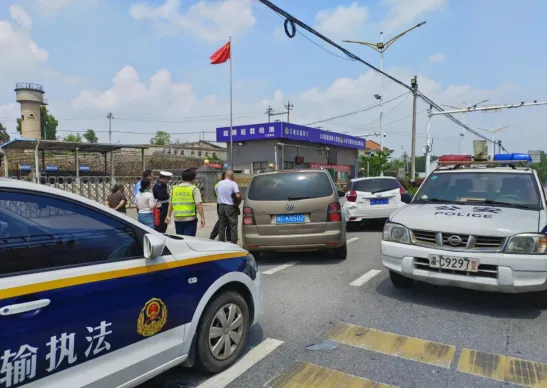 铁法赤诚为民纾难解困 突发事故 湘潭交通执法人员施援手 铁法赤诚为民纾难解困 突发事故 湘潭交通执法人员施援手