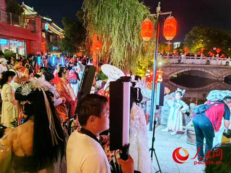 洛阳:一件汉服带火一座城 洛阳:一件汉服带火一座城