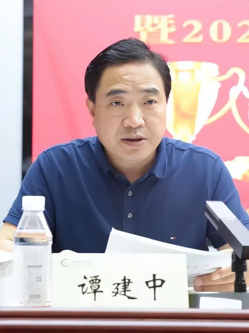 【中心医院·医者红】忆往昔、意将来、熠生辉 【中心医院·医者红】忆往昔、意将来、熠生辉