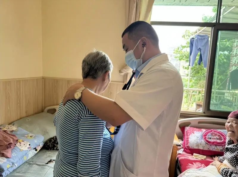 贴心服务全覆盖!湘潭爱尔仁和医院走进养老院开展健康体检活动 贴心服务全覆盖!湘潭爱尔仁和医院走进养老院开展健康体检活动