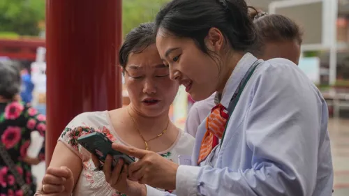 成都银行携手社区举办“手牵手防诈骗,心连心建和谐”母亲节感恩嘉年华 成都银行携手社区举办“手牵手防诈骗,心连心建和谐”母亲节感恩嘉年华