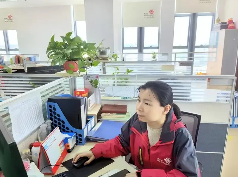 星光不问赶路人,时光不负实干者 ——记湘潭联通“先进个人”冯希玉 星光不问赶路人,时光不负实干者 ——记湘潭联通“先进个人”冯希玉