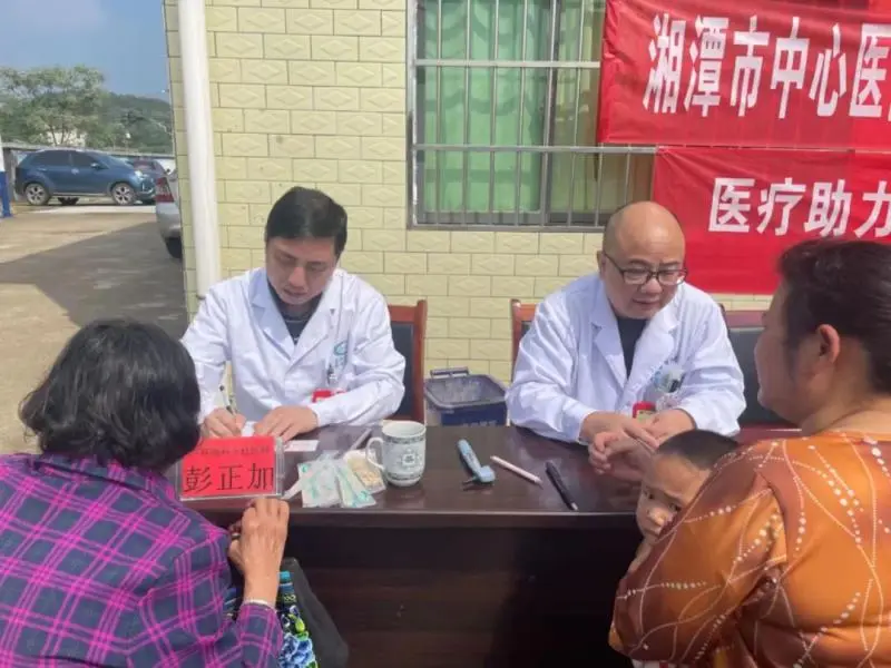 湘乡毛田今天来了一支义诊队