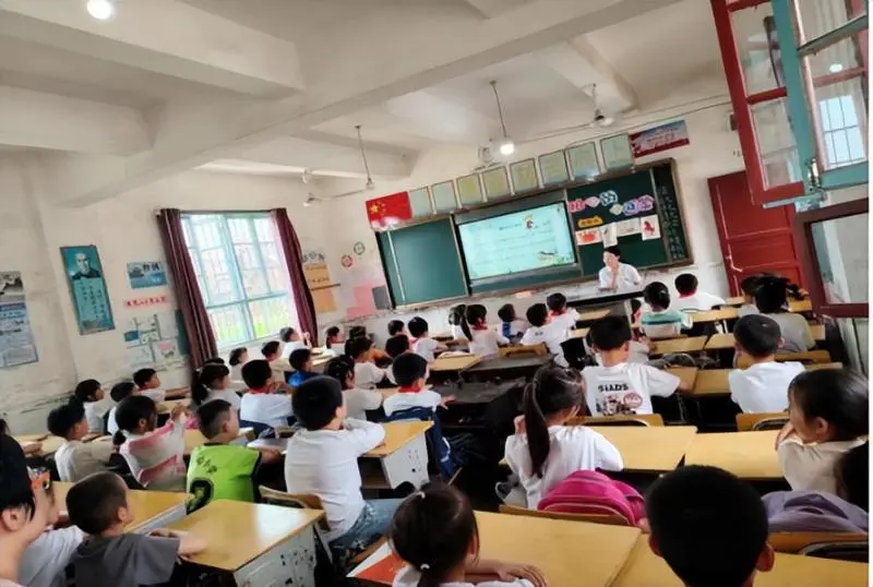 强国复兴有我—— 湘潭市第十一届城乡少年手拉手活动走进龙口中心小学 强国复兴有我—— 湘潭市第十一届城乡少年手拉手活动走进龙口中心小学