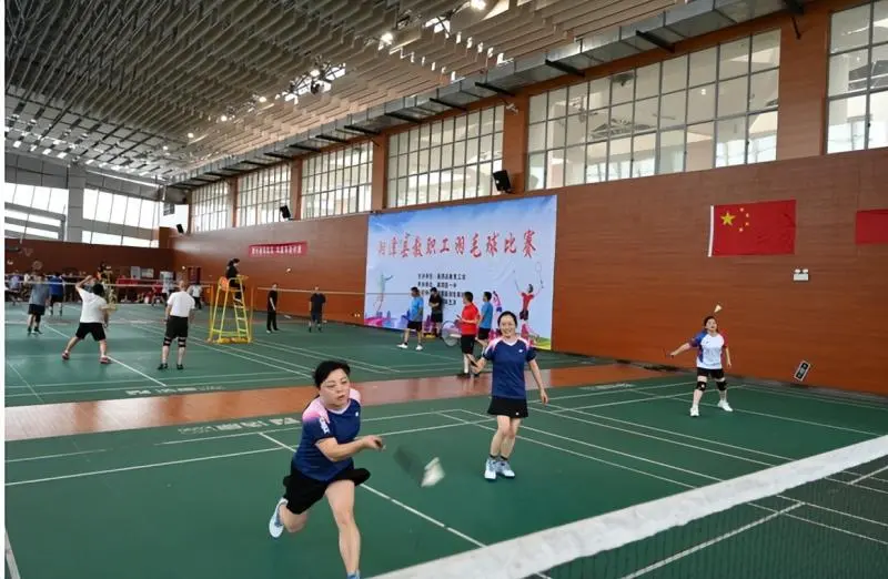 “羽”动点燃激情 健康铸就幸福 --湘潭县教育工会举行教职工羽毛球比赛 “羽”动点燃激情 健康铸就幸福 --湘潭县教育工会举行教职工羽毛球比赛