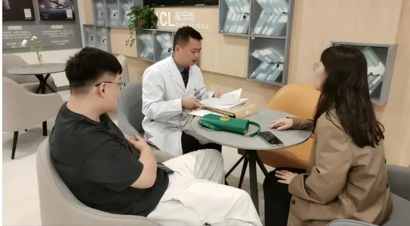 00后宝妈与丈夫携手湘潭ICL摘镜,520共赴清晰视界 00后宝妈与丈夫携手湘潭ICL摘镜,520共赴清晰视界