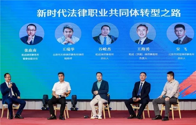 法律与黄沙的邂逅:新时代律师智慧的绽放 法律与黄沙的邂逅:新时代律师智慧的绽放