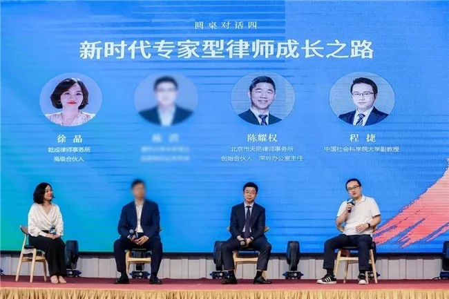 法律与黄沙的邂逅:新时代律师智慧的绽放 法律与黄沙的邂逅:新时代律师智慧的绽放