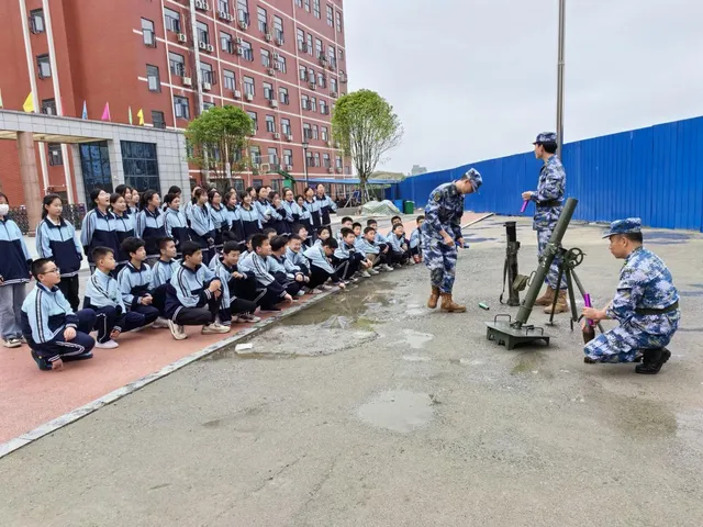 国防教育进校园 点燃少年强国梦——明德学校举行青少年国防动员应急技能培训