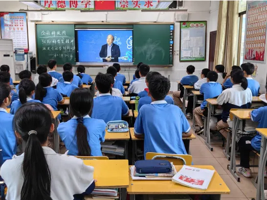 科技之光闪耀校园 创新活力激发未来 ——我校科技活动周圆满落幕