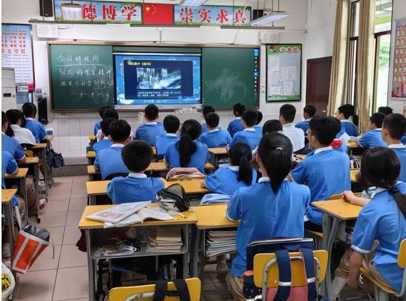 科技之光闪耀校园 创新活力激发未来 ——我校科技活动周圆满落幕