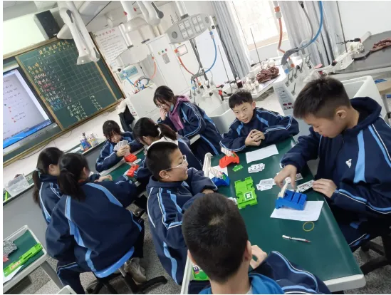 科技之光闪耀校园 创新活力激发未来 ——我校科技活动周圆满落幕