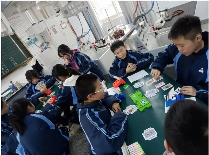 科技之光闪耀校园 创新活力激发未来 ——我校科技活动周圆满落幕
