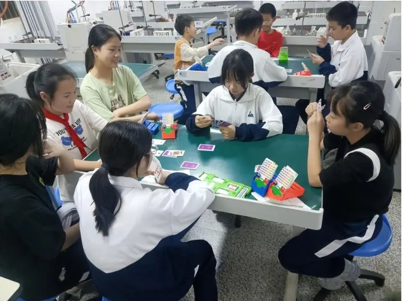 科技之光闪耀校园 创新活力激发未来 ——我校科技活动周圆满落幕