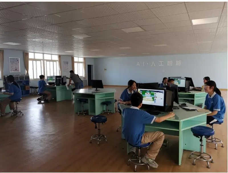 科技之光闪耀校园 创新活力激发未来 ——我校科技活动周圆满落幕