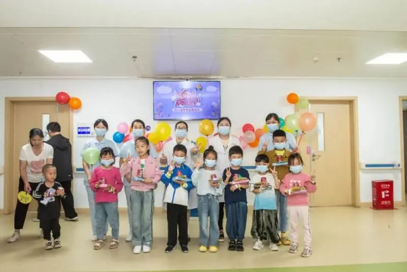 不管小孩大人,在县妇幼今天都开心! 不管小孩大人,在县妇幼今天都开心!
