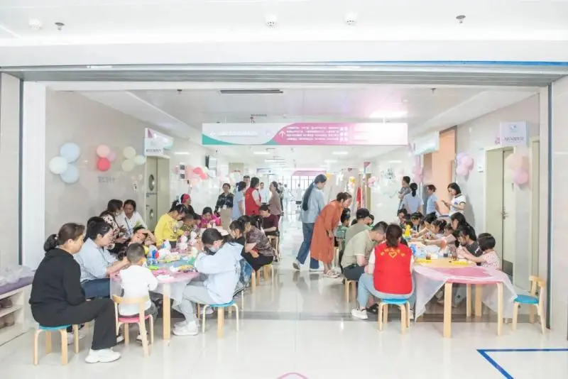 不管小孩大人,在县妇幼今天都开心! 不管小孩大人,在县妇幼今天都开心!