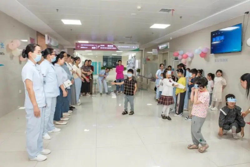 不管小孩大人,在县妇幼今天都开心! 不管小孩大人,在县妇幼今天都开心!