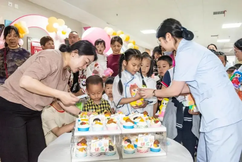 不管小孩大人,在县妇幼今天都开心! 不管小孩大人,在县妇幼今天都开心!