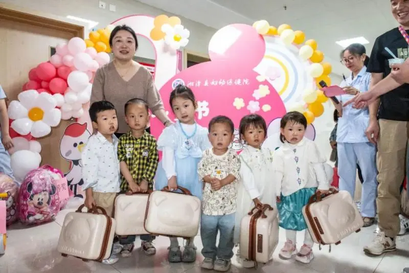 不管小孩大人,在县妇幼今天都开心! 不管小孩大人,在县妇幼今天都开心!