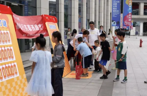 成都银行芙蓉西路支行积极参与未成年人保护宣传活动 共筑未成年人保护新篇章 成都银行芙蓉西路支行积极参与未成年人保护宣传活动 共筑未成年人保护新篇章