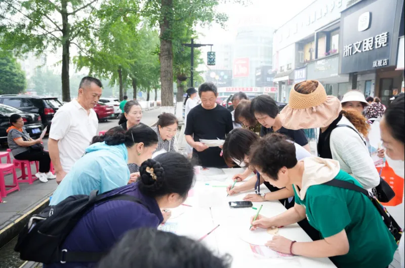 成都银行都江堰大道支行携手岷江路社区举办游园会,共庆端午佳节 成都银行都江堰大道支行携手岷江路社区举办游园会,共庆端午佳节