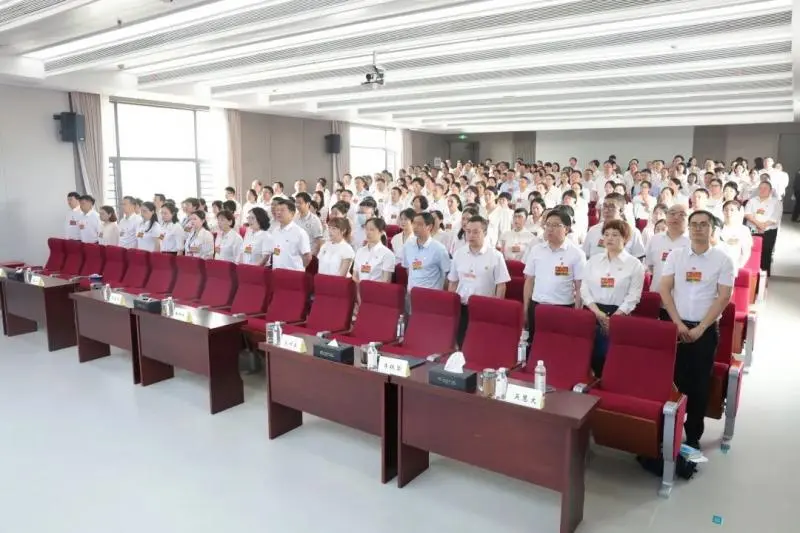 敬过往、爱当下、向未来——今天,我们开了一场特别的“家庭会议”...... 敬过往、爱当下、向未来——今天,我们开了一场特别的“家庭会议”......