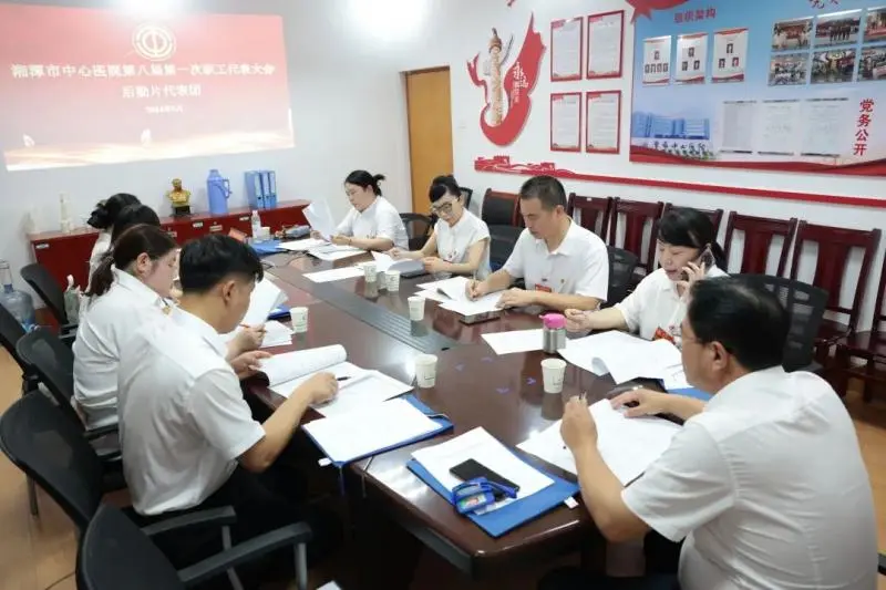 敬过往、爱当下、向未来——今天,我们开了一场特别的“家庭会议”...... 敬过往、爱当下、向未来——今天,我们开了一场特别的“家庭会议”......