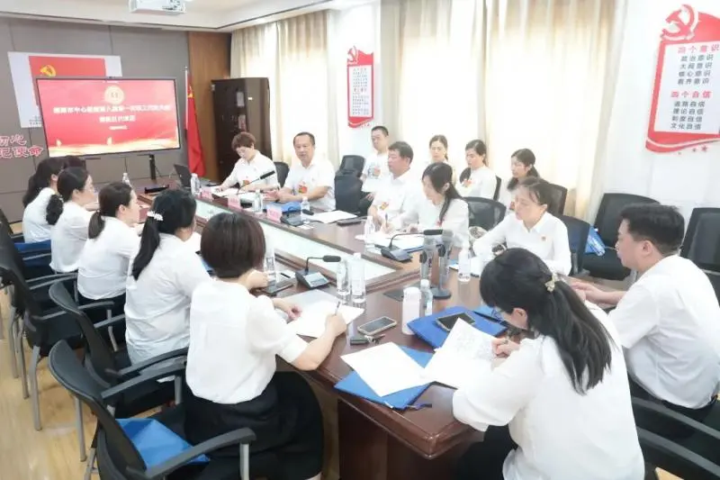 敬过往、爱当下、向未来——今天,我们开了一场特别的“家庭会议”...... 敬过往、爱当下、向未来——今天,我们开了一场特别的“家庭会议”......