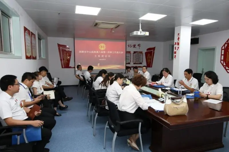 敬过往、爱当下、向未来——今天,我们开了一场特别的“家庭会议”...... 敬过往、爱当下、向未来——今天,我们开了一场特别的“家庭会议”......