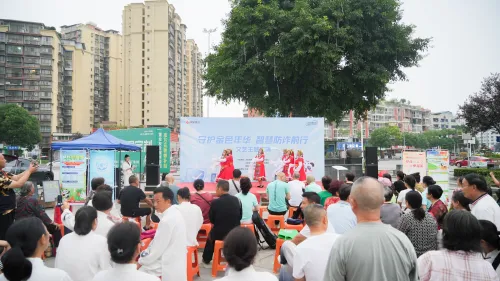 成都银行大邑新城支行携手社区举办“守护金色年华,智慧防诈前行”文艺汇演 成都银行大邑新城支行携手社区举办“守护金色年华,智慧防诈前行”文艺汇演