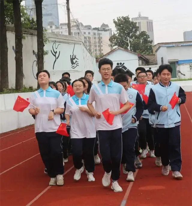湘潭市第三中学举行“筑梦前行,共赢高考”加油仪式 湘潭市第三中学举行“筑梦前行,共赢高考”加油仪式