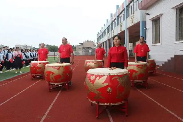 湘潭市第三中学举行“筑梦前行,共赢高考”加油仪式 湘潭市第三中学举行“筑梦前行,共赢高考”加油仪式
