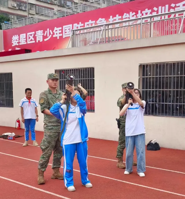 娄星区青少年国防应急技能培训启动