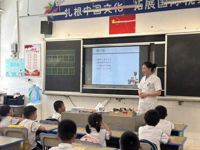 【家校携手，护眼同行】—风车坪学校开展眼健康科普讲座活动
