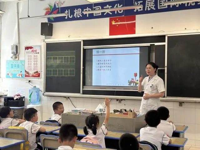【家校携手，护眼同行】—风车坪学校开展眼健康科普讲座活动