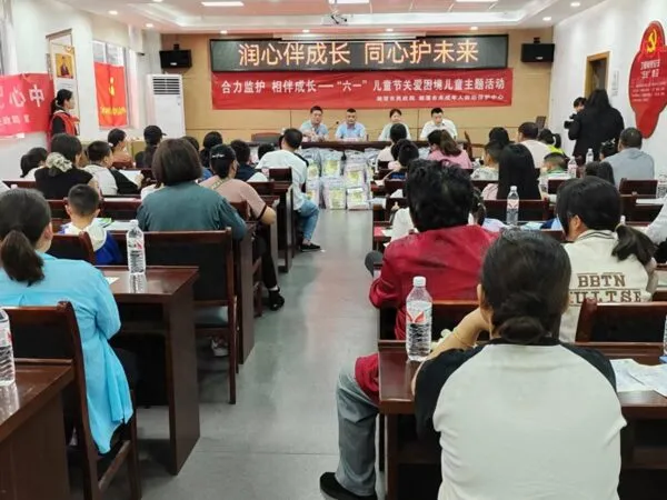 湘潭:50名困境儿童获得六一“爱心大礼包”